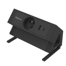 Unité rectangulaire noire, inclinée à 45°, dotée d’une pince réglable pour la fixer à une table. Elle comporte une prise 230V et de ports USB en façade.