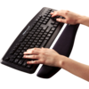 Repose-poignet  PlushTouch™ doté de la technologie FoamFusion™, noir__9252103_PlushTouch_Black_Keyboard_Inuse.png