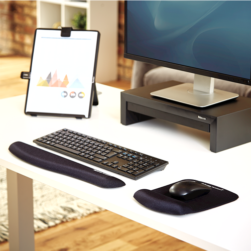 Repose-poignet  PlushTouch™ doté de la technologie FoamFusion™, noir__9252003_9252103_PlushTouch_Black_Home_LS_INSET.png