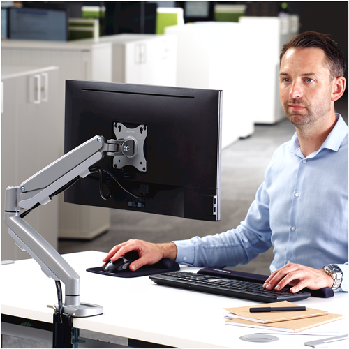 Eppa™ Single Monitor Arm – Silver__9683001_Eppa_MonitorArm_Silver_Single_LS_Person2_INSET.png