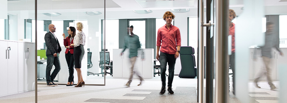 Six exercices ergonomiques faciles à faire au bureau pour soulager les troubles musculosquelettiques 
